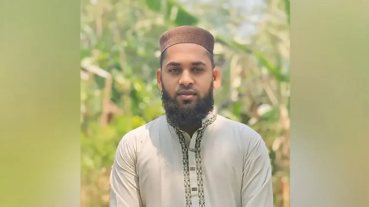 প্রবাসীর স্ত্রীর সঙ্গে ‘আপত্তিকর’ অবস্থায় পুলিশ সদস্য আটক